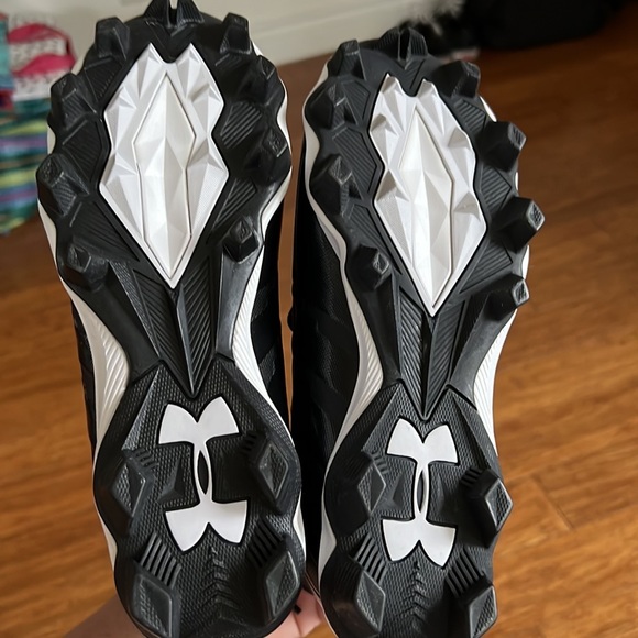 Boys Under Armour Football Cleats - Picture 5 of 6